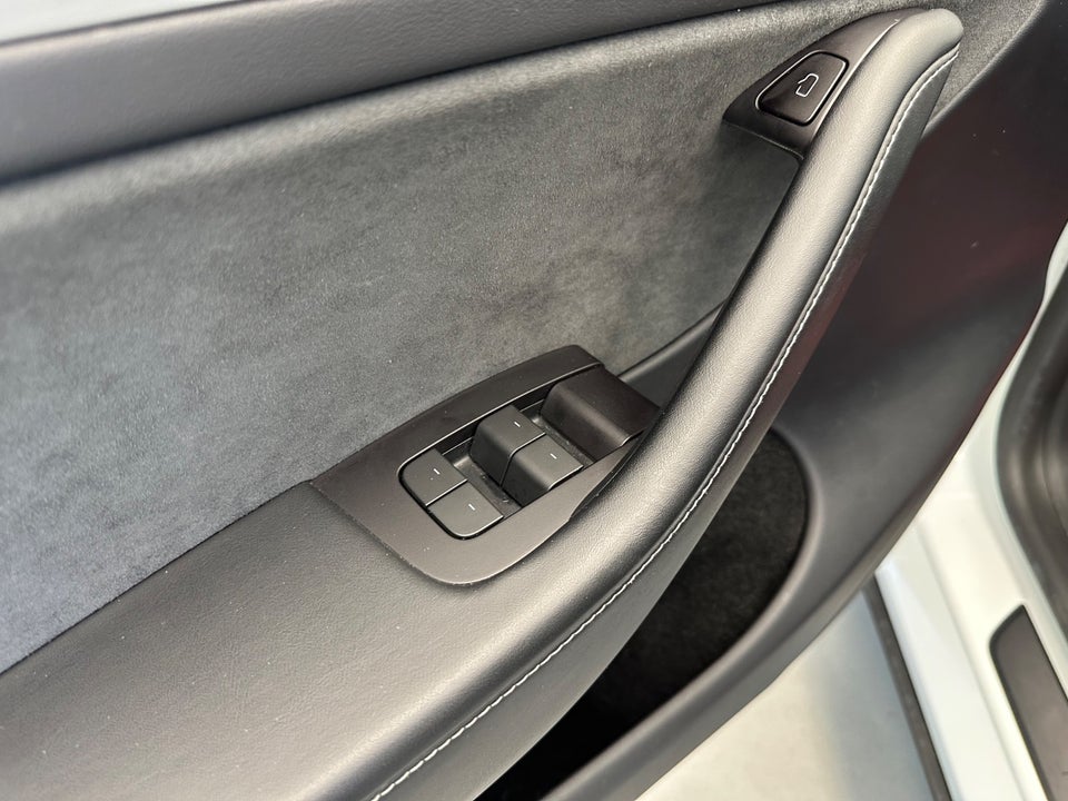 Tesla Model Y Long Range AWD 5d