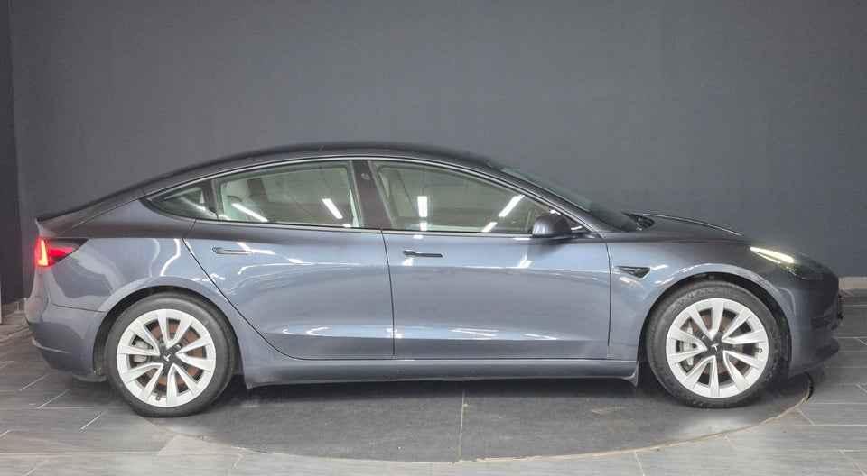 Tesla Model 3 Standard Range+ RWD 4d