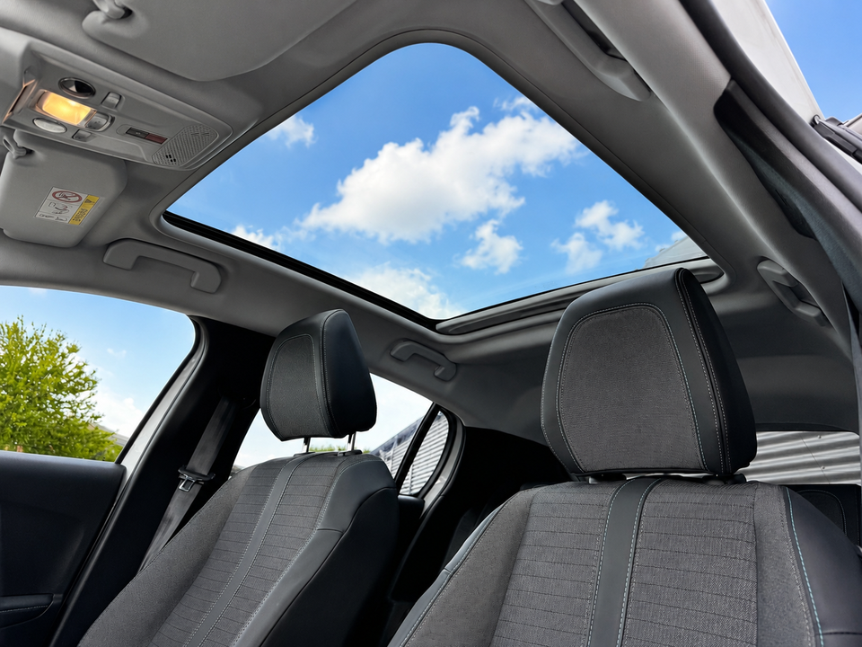 Peugeot 208 1,2 PureTech 100 Allure Sky 5d