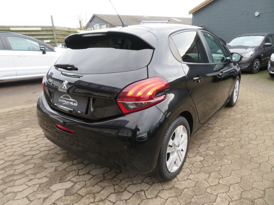 Peugeot 208 1,2 VTi 82 Signature Sky 5d
