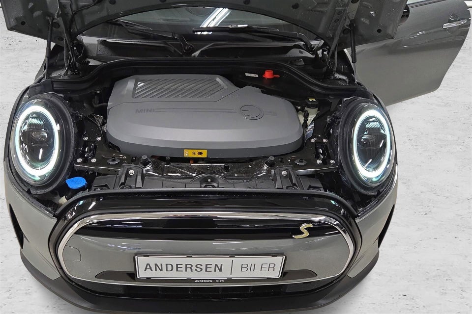 MINI Cooper SE Essential 3d