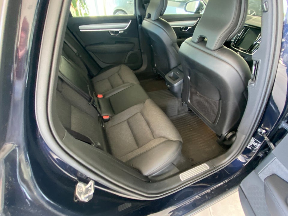 Volvo V90 2,0 D3 150 Momentum 5d