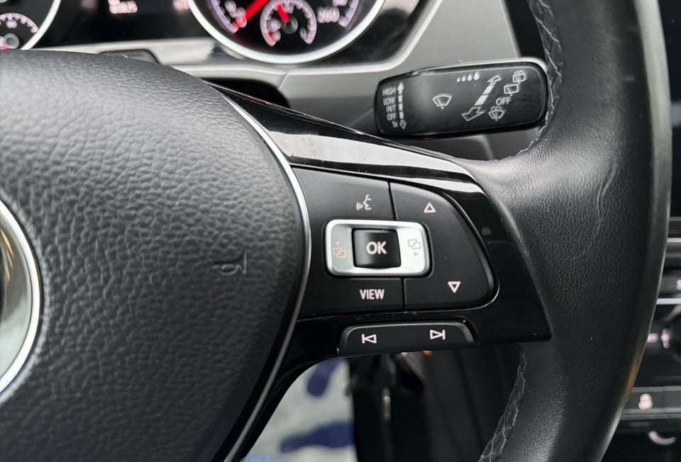 VW Touran 2,0 TDi 115 Comfortline DSG 7prs 5d