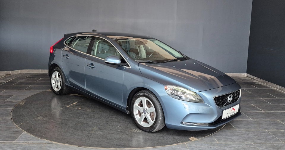 Volvo V40 2,0 D3 150 Summum aut. 5d