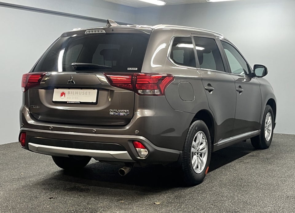 Mitsubishi Outlander 2,0 PHEV Instyle CVT 4WD 5d