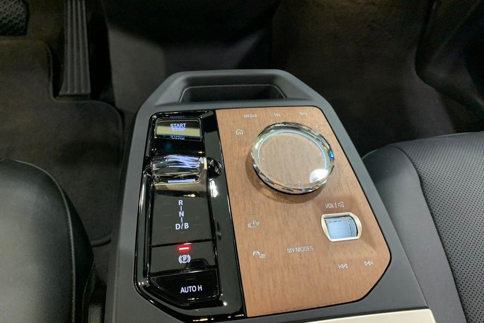 BMW iX xDrive40 Supercharged 5d