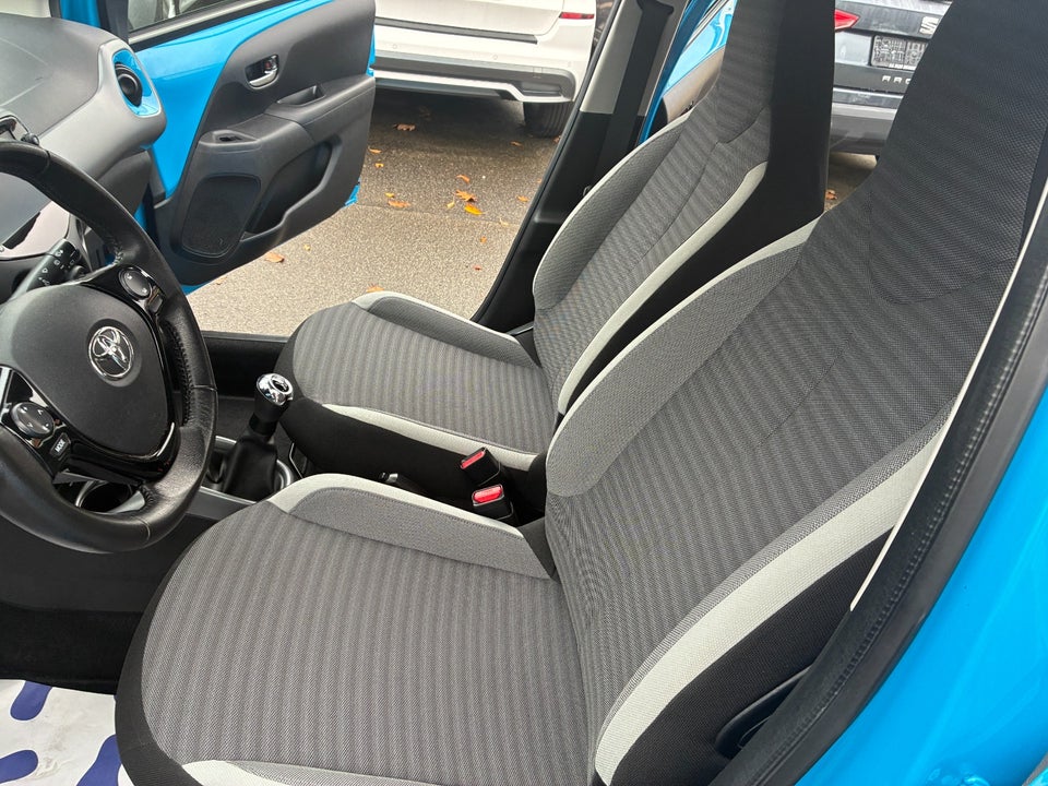 Toyota Aygo 1,0 VVT-i x-plore 5d