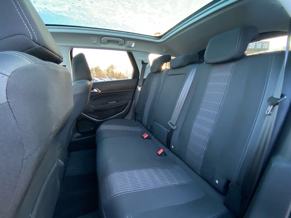 Peugeot 308 1,5 BlueHDi 130 Selection Sky SW 5d