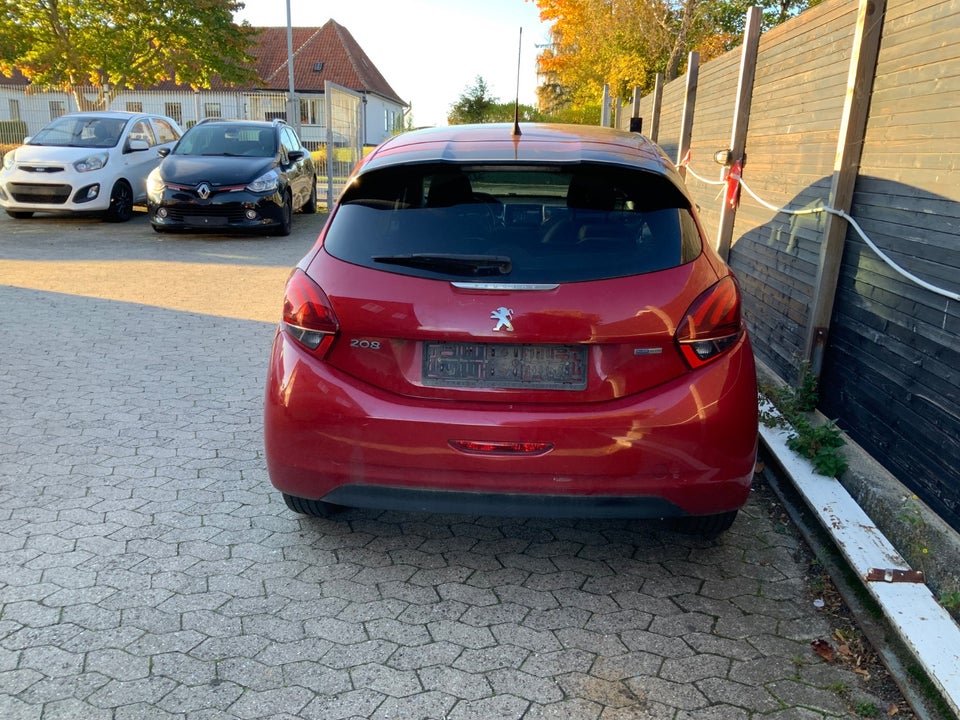 Peugeot 208 1,2 VTi 82 Allure Sky 5d