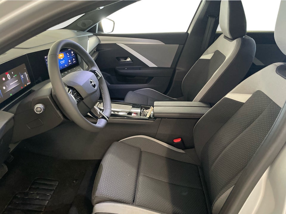 Opel Astra-e 54 Elegance Sports Tourer 5d