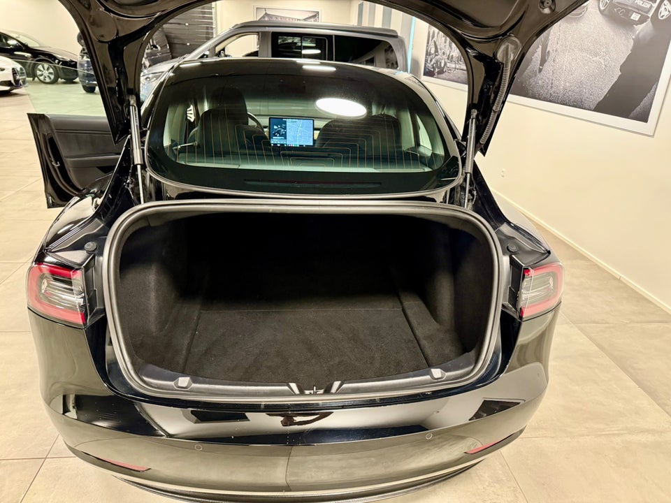 Tesla Model 3 Long Range AWD 4d