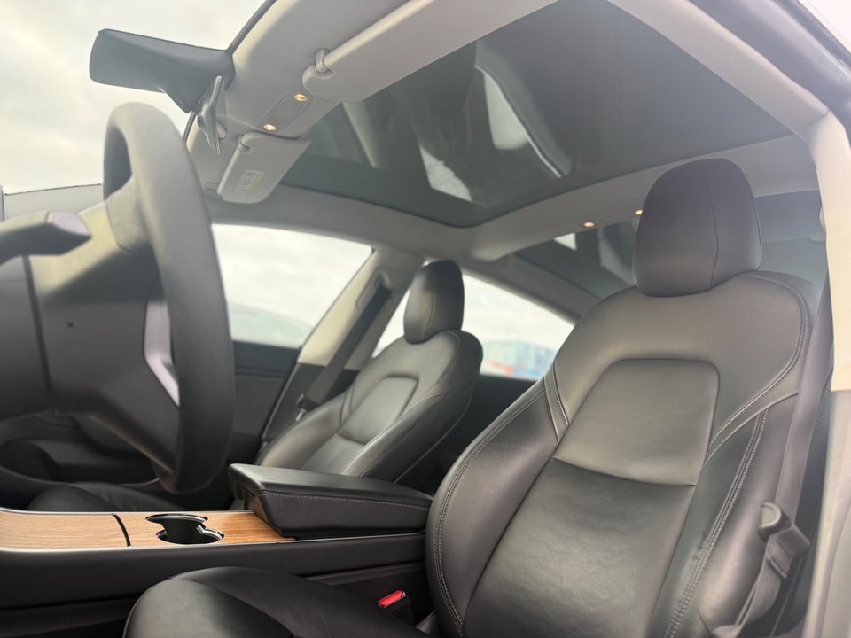 Tesla Model 3 Standard Range+ RWD 4d