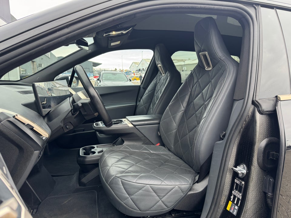 BMW iX xDrive40 Supercharged 5d