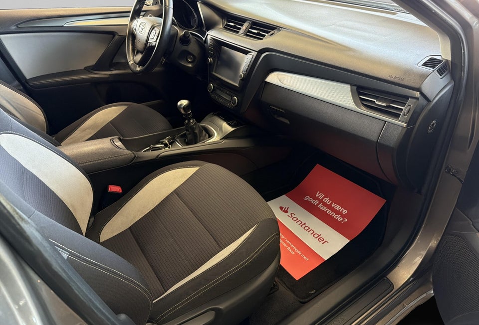 Toyota Avensis 1,8 VVT-i T2 Touring Sports 5d