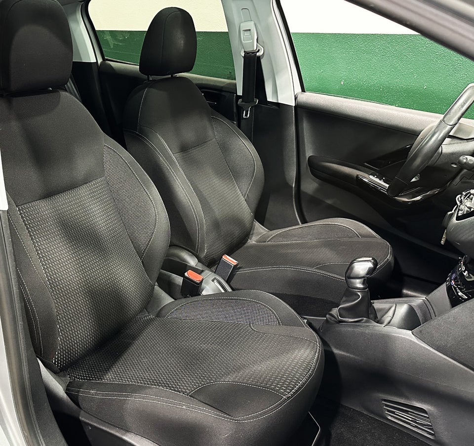 Peugeot 208 1,6 BlueHDi 100 Allure Sky 5d