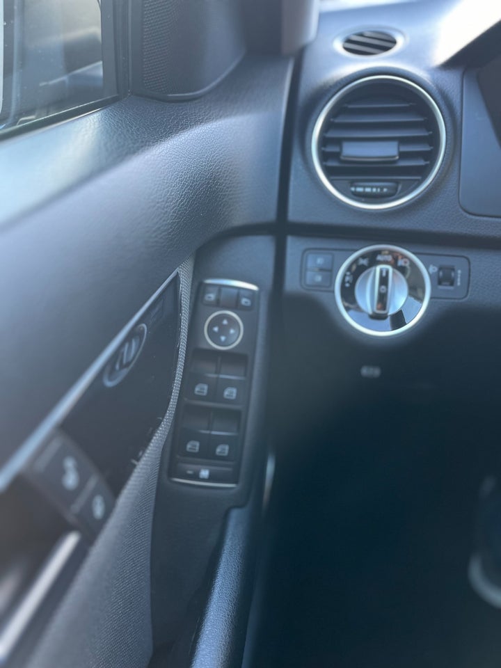 Mercedes C180 2,2 CDi BE 4d