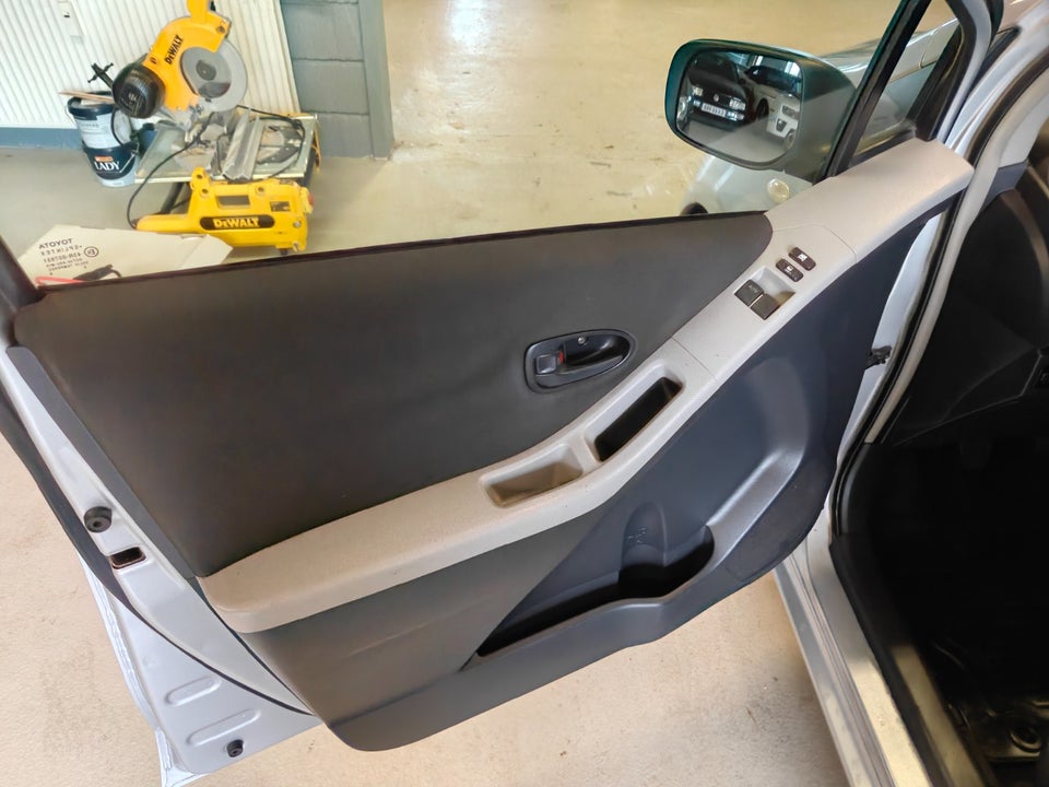 Toyota Yaris 1,0 Terra 5d