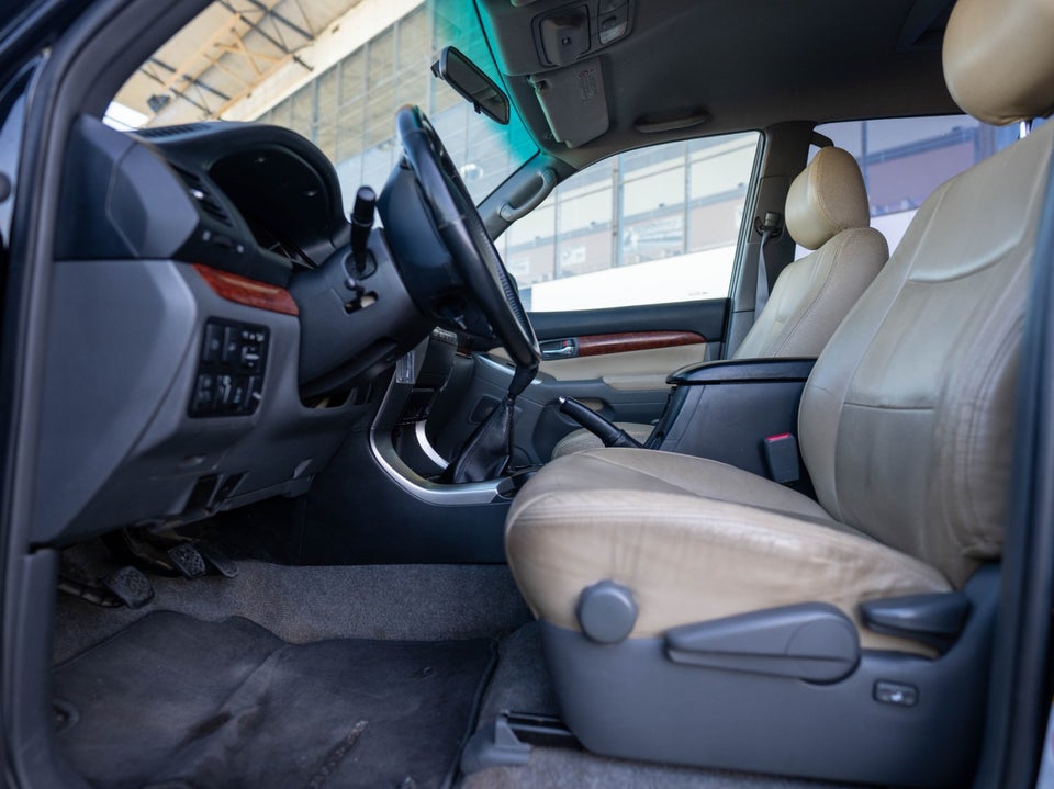 Toyota Land Cruiser 3,0 D-4D Luxus l 5d
