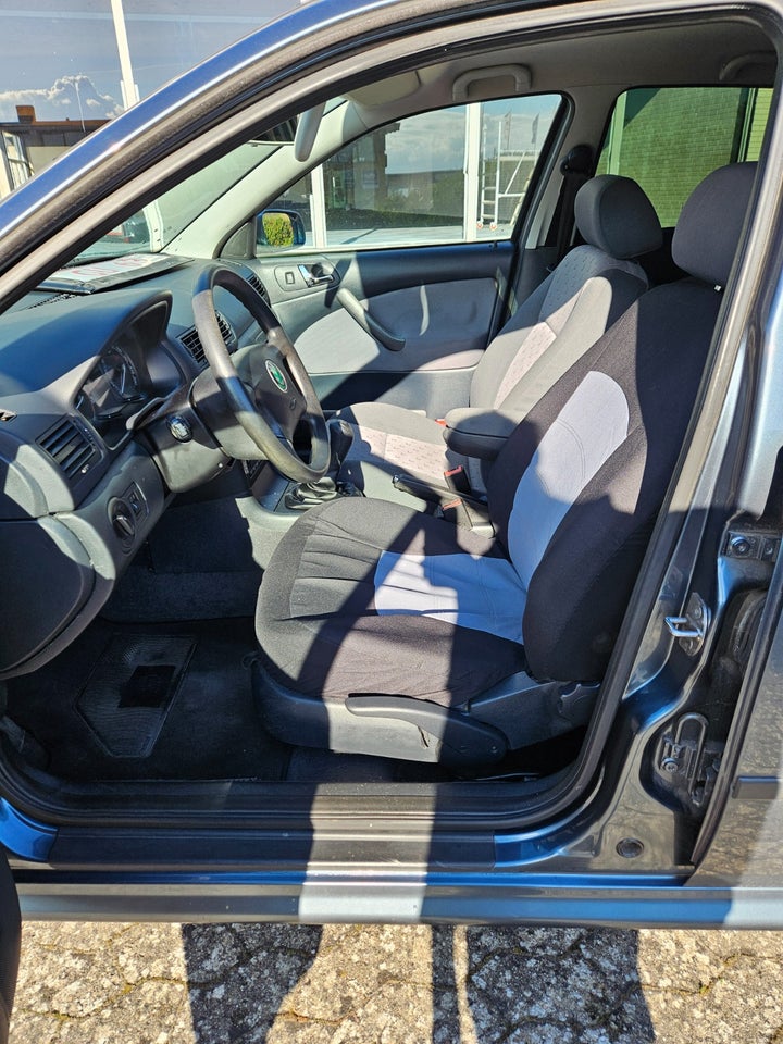 Skoda Octavia 1,6 Ambiente 5d