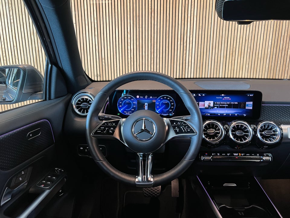 Mercedes EQB300 Progressive Advance Plus 4Matic 7prs 5d