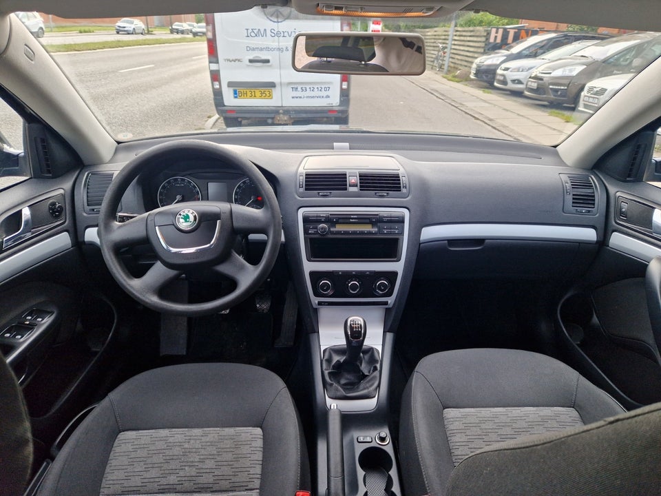 Skoda Octavia 2,0 TDi Elegance Combi 5d