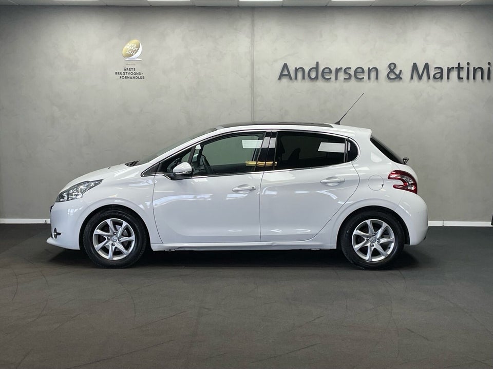Peugeot 208 1,2 VTi Allure Sky 5d