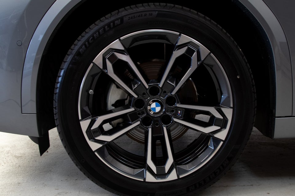 BMW iX2 eDrive20 Charged M-Sport 5d