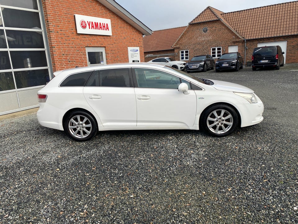 Toyota Avensis 2,2 D-CAT 177 T4 stc. 5d