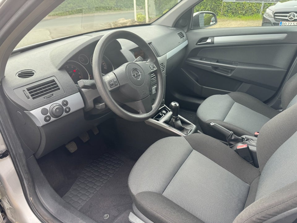 Opel Astra 1,8 16V Cosmo 5d