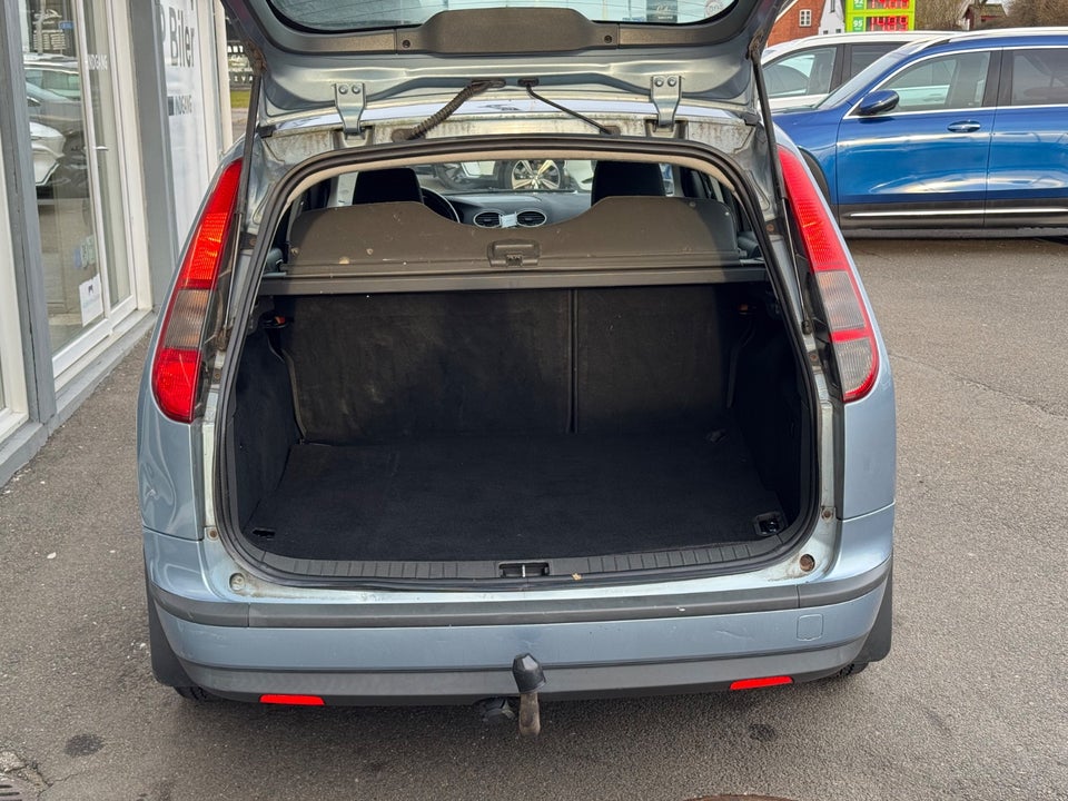 Ford Focus 1,6 Ti-VCT Ghia stc. 5d