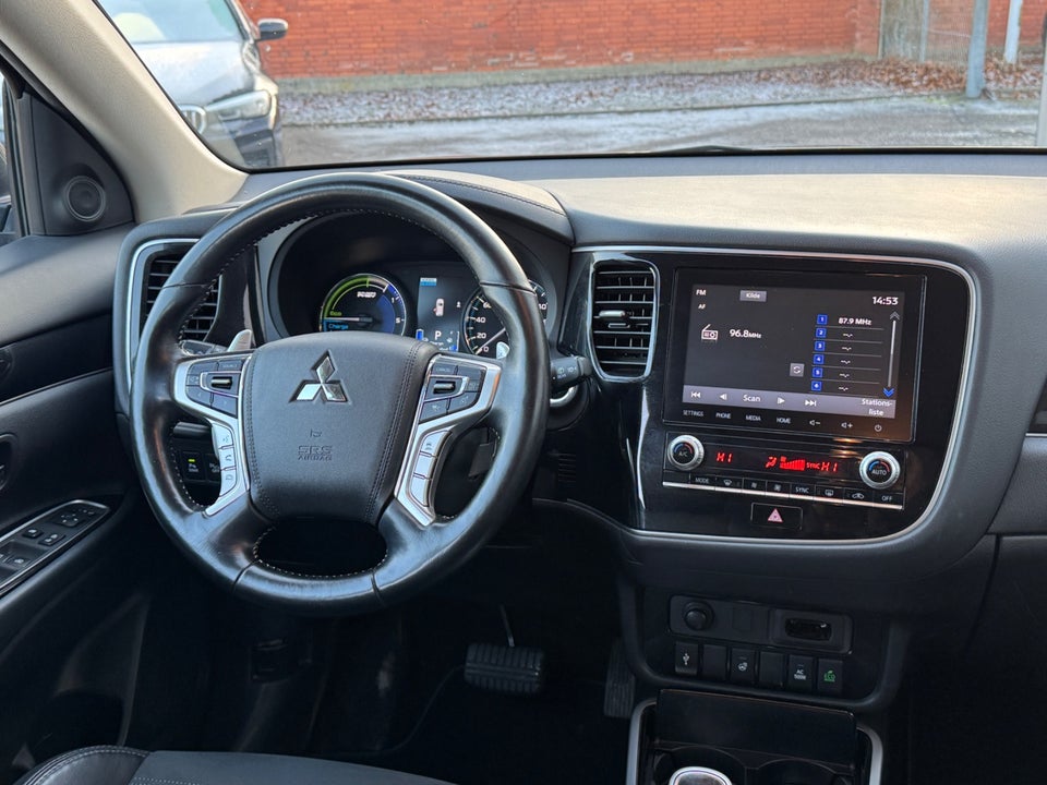 Mitsubishi Outlander 2,4 PHEV Intense CVT 4WD 5d