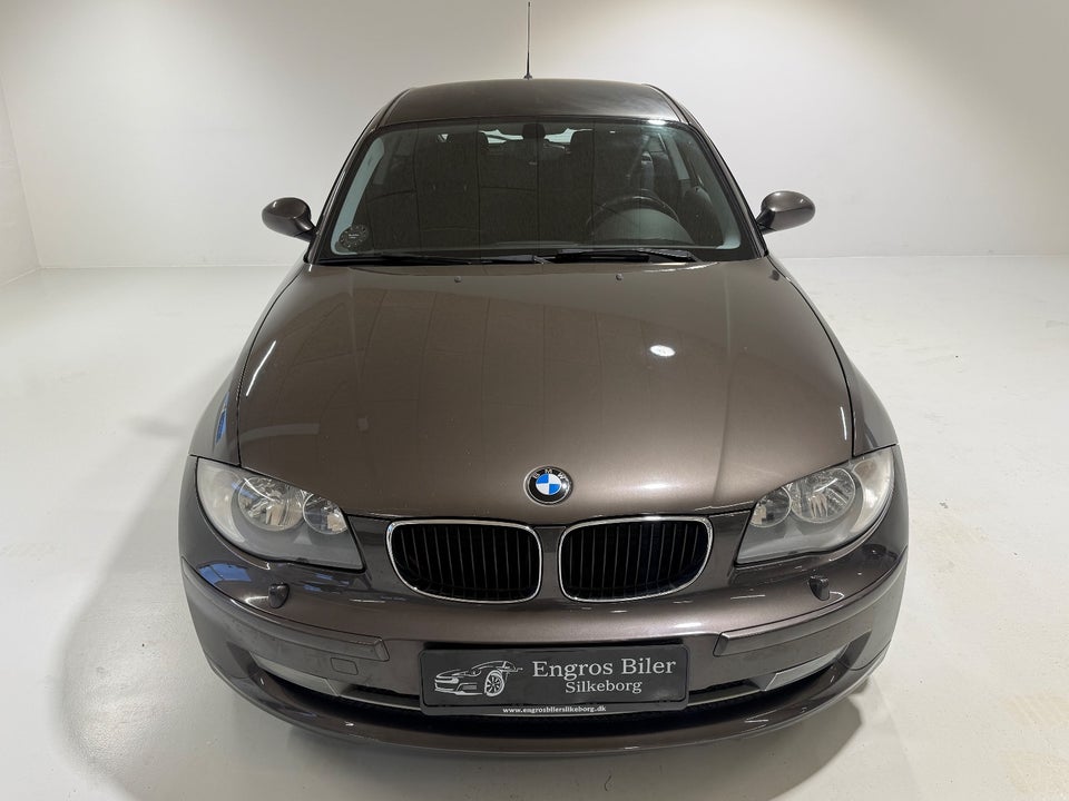 BMW 118d 2,0 Advantage aut. 3d