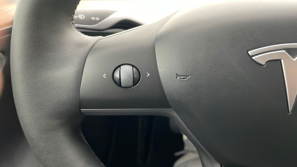 Tesla Model Y Long Range AWD 5d