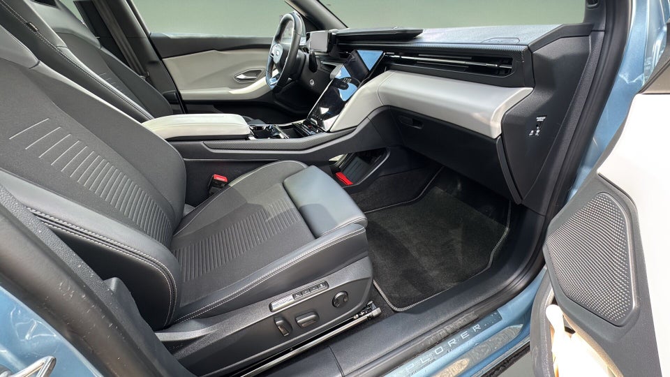 Ford Explorer 79 Premium Extended Range AWD 5d