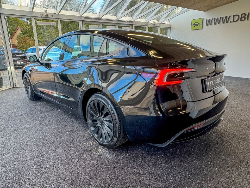 Tesla Model 3 RWD 4d