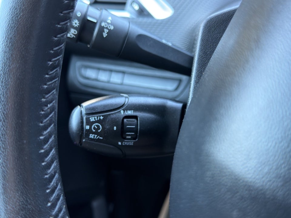 Peugeot 2008 1,6 BlueHDi 100 Active 5d
