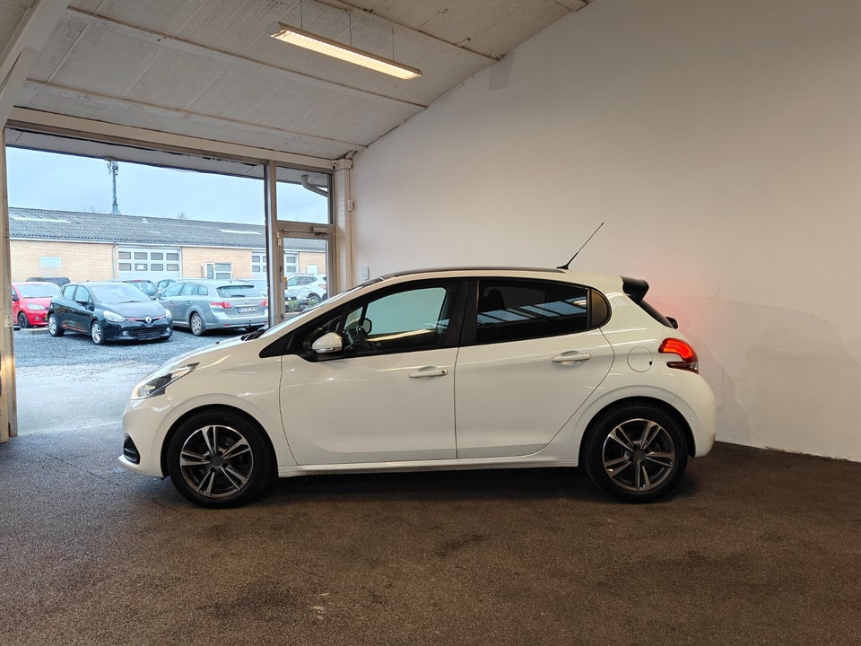 Peugeot 208 1,6 BlueHDi 100 Envy Sky 5d