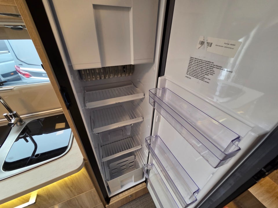 Euramobil T676 EB 2,0 CDi aut. 3d