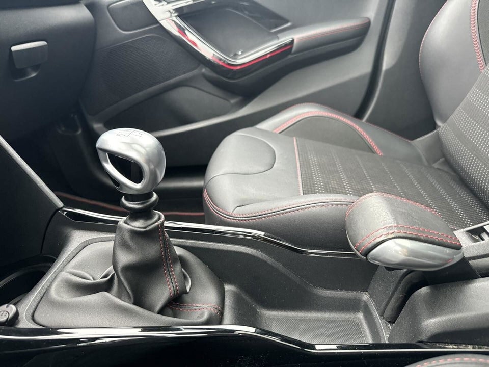 Peugeot 2008 1,6 BlueHDi 120 GT Line Sky 5d