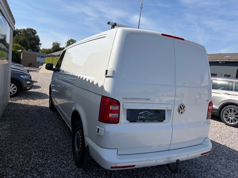 VW Transporter 2,0 TDi 102 Kassevogn lang 2d