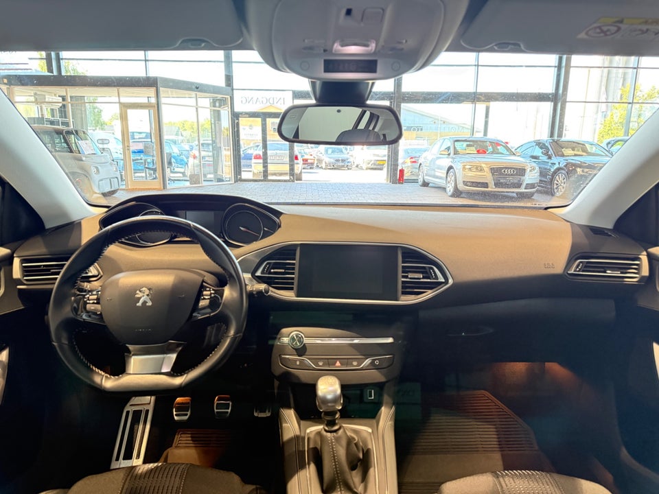 Peugeot 308 1,5 BlueHDi 130 Selection Sky 5d
