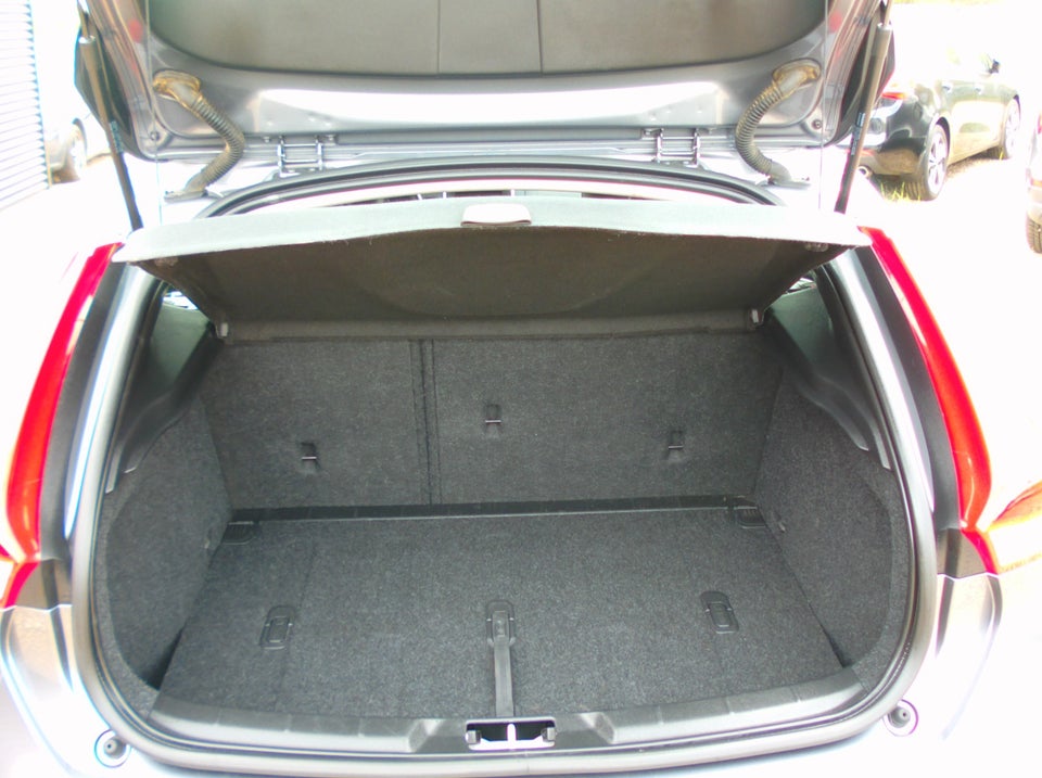 Volvo V40 2,0 D3 150 Momentum aut. 5d