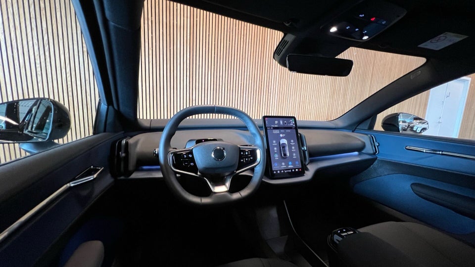 Volvo EX30 Extended Range Plus 5d