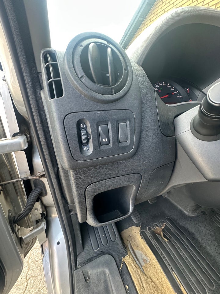 Nissan NV400 2,3 dCi 125 L2H2 Van 5d