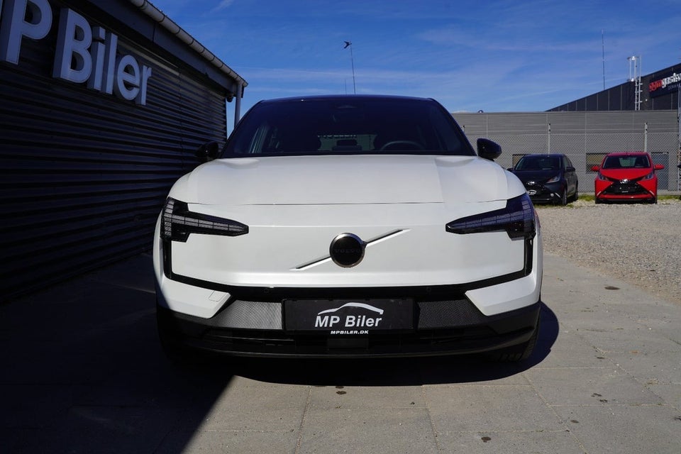 Volvo EX30 Extended Range Plus 5d