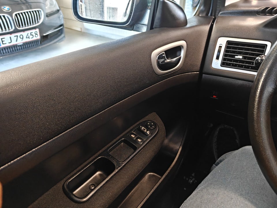 Peugeot 307 1,6 Edition stc. 5d