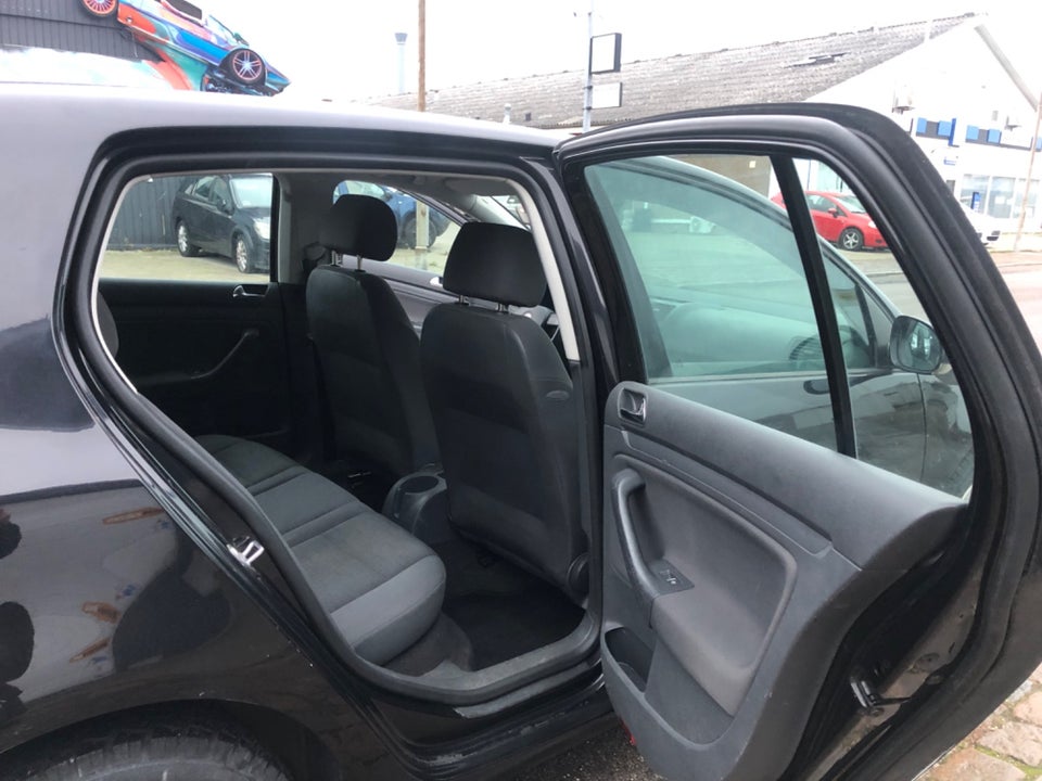 VW Golf V 1,6 Comfortline 5d