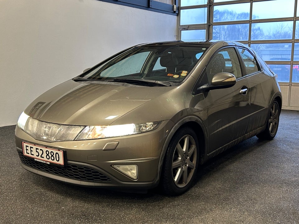 Honda Civic 1,8 Executive 5d