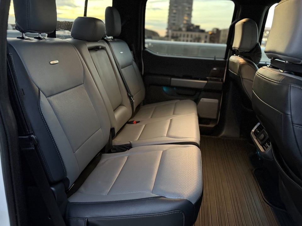 Ford F-150 Lightning Lariat Standard Range 4d