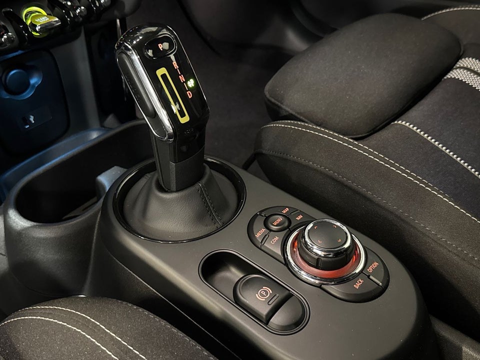 MINI Cooper SE Essential 3d